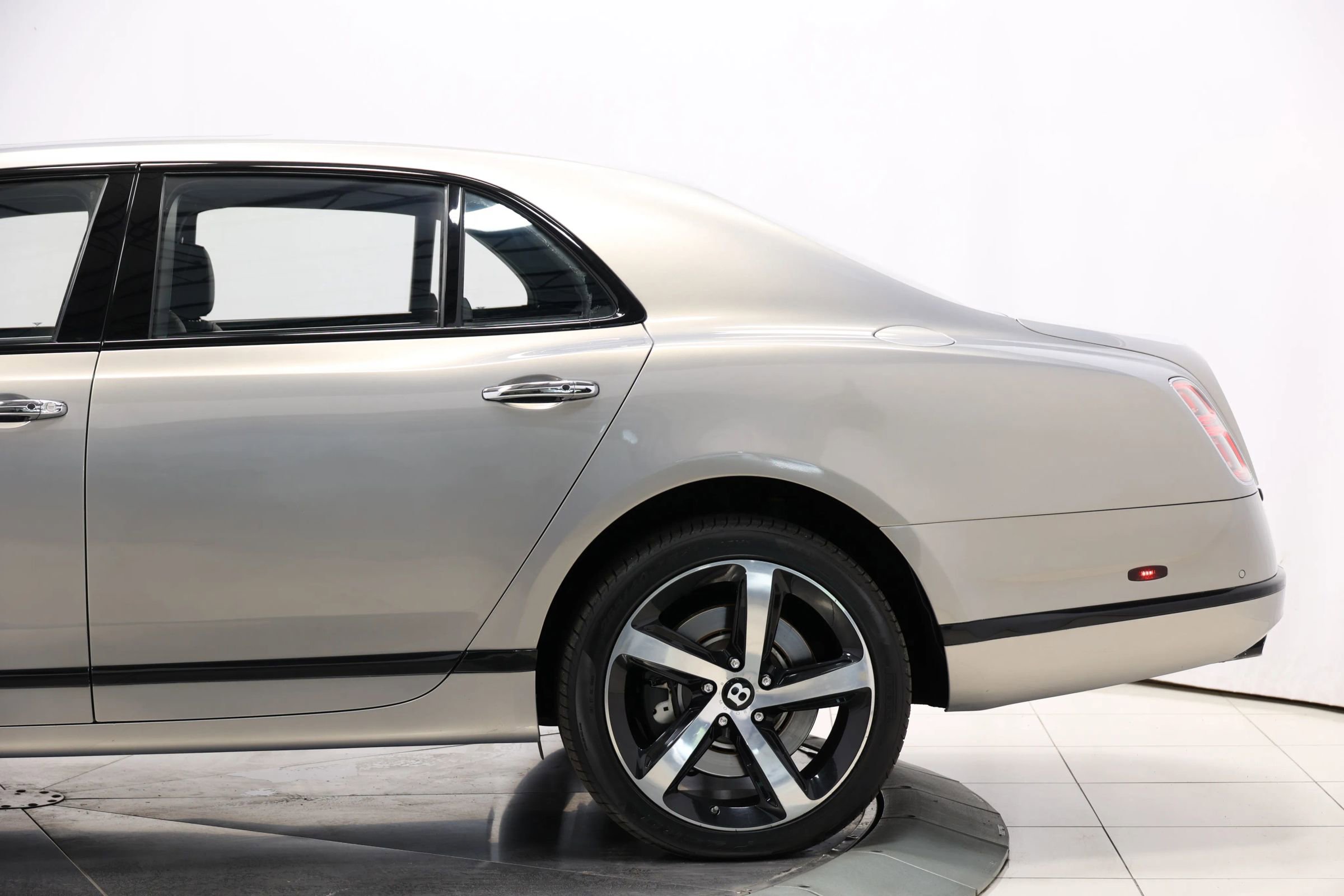 Used 2018 Bentley Mulsanne image 10