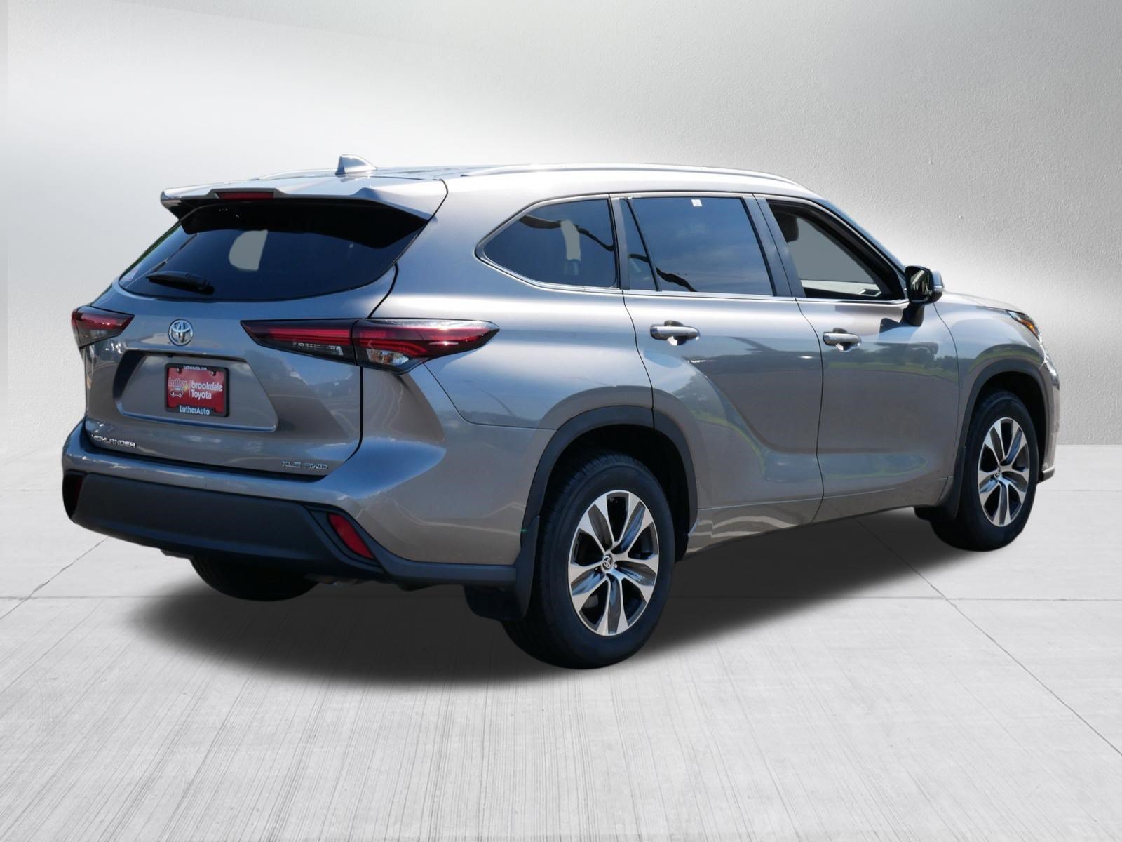 Used 2025 Toyota Highlander XLE AWD/4WD image 7