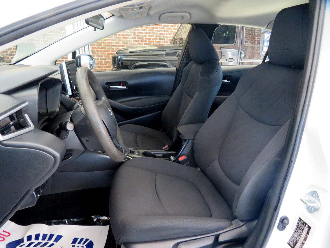 Used 2020 Toyota Corolla LE image 15