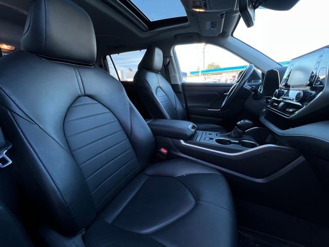 Used 2022 Toyota Highlander XLE image 21