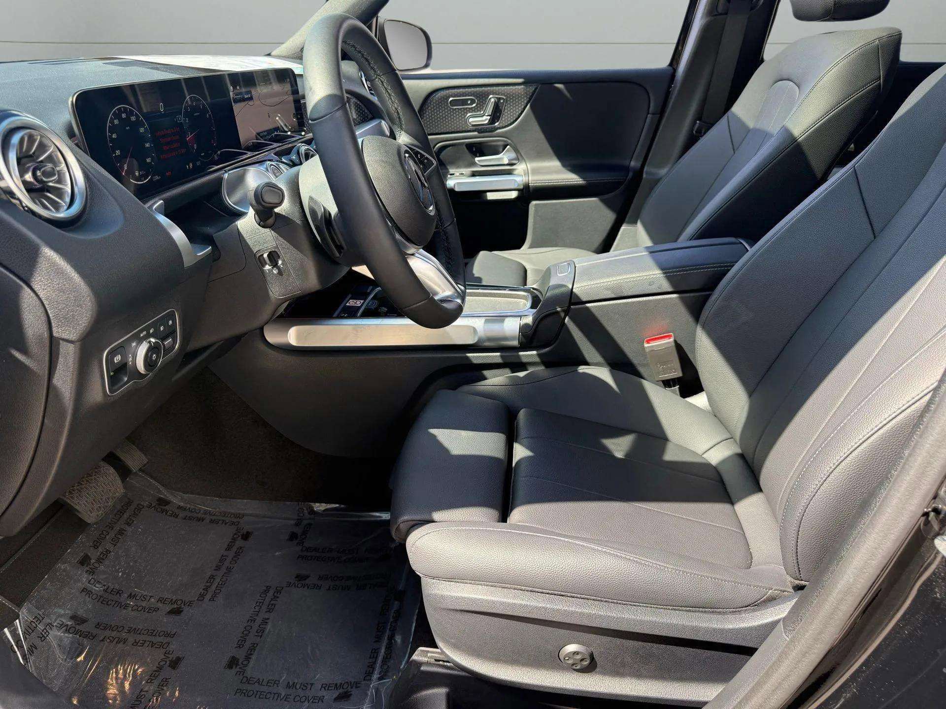 Used 2025 Mercedes-Benz GLB 250 GLB 250 image 13