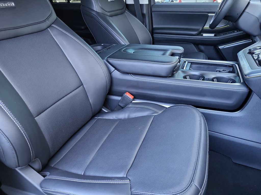 Used 2025 Ford Expedition Max Platinum w/ Driver's Package AWD/4WD image 21