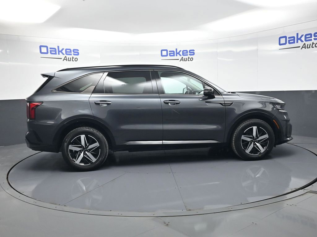 Certified 2021 Kia Sorento EX w/ Panoramic Sunroof Package FWD image 9