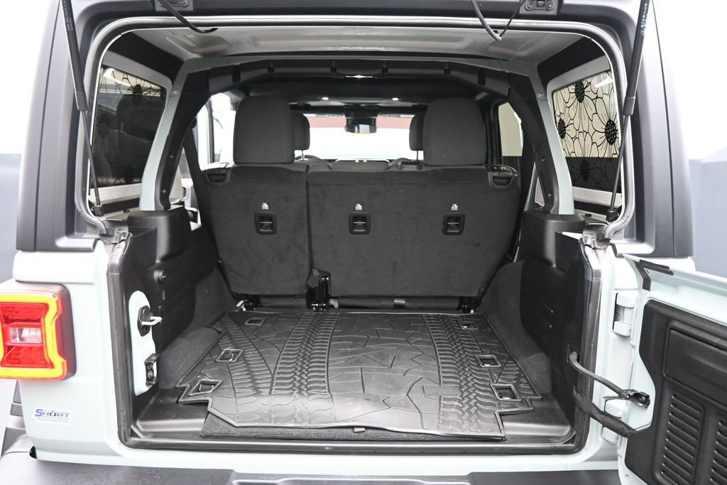 Used 2024 Jeep Wrangler Unlimited Rubicon w/ Convenience Group AWD/4WD image 26