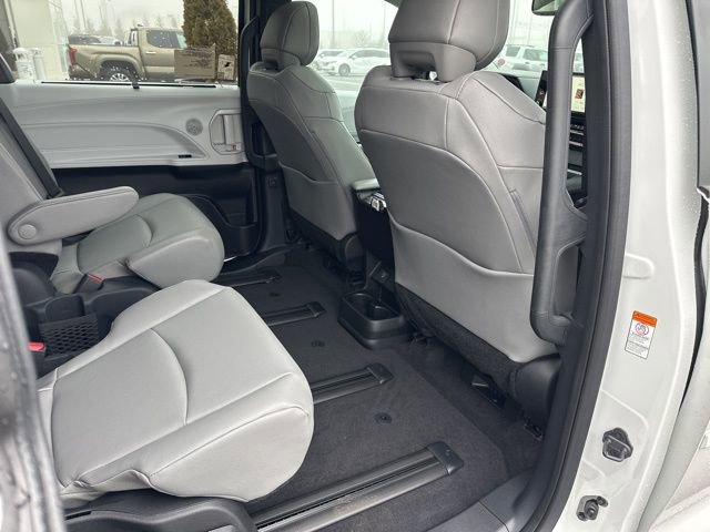New 2026 Toyota Sienna XLE image 28