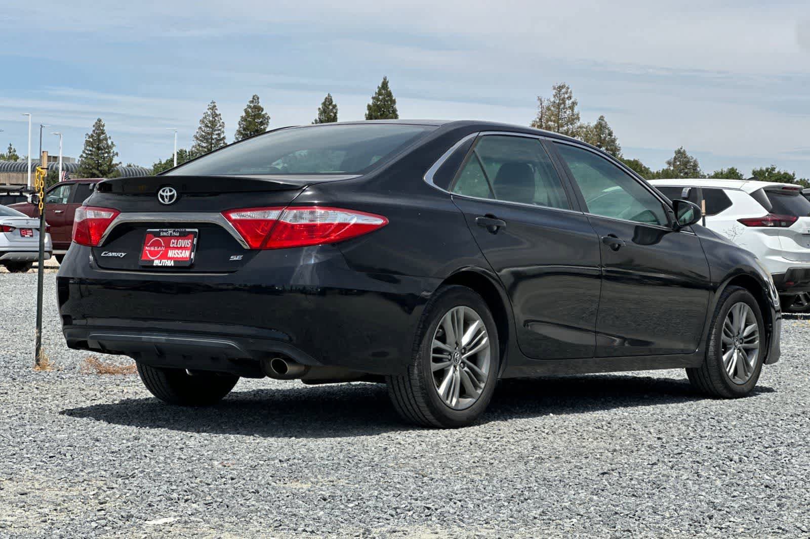 Used 2016 Toyota Camry SE FWD image 3