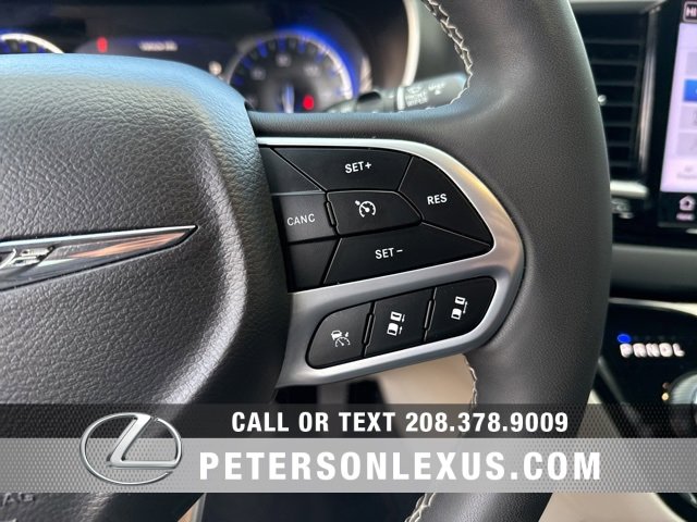 Used 2024 Chrysler Pacifica Touring-L image 25