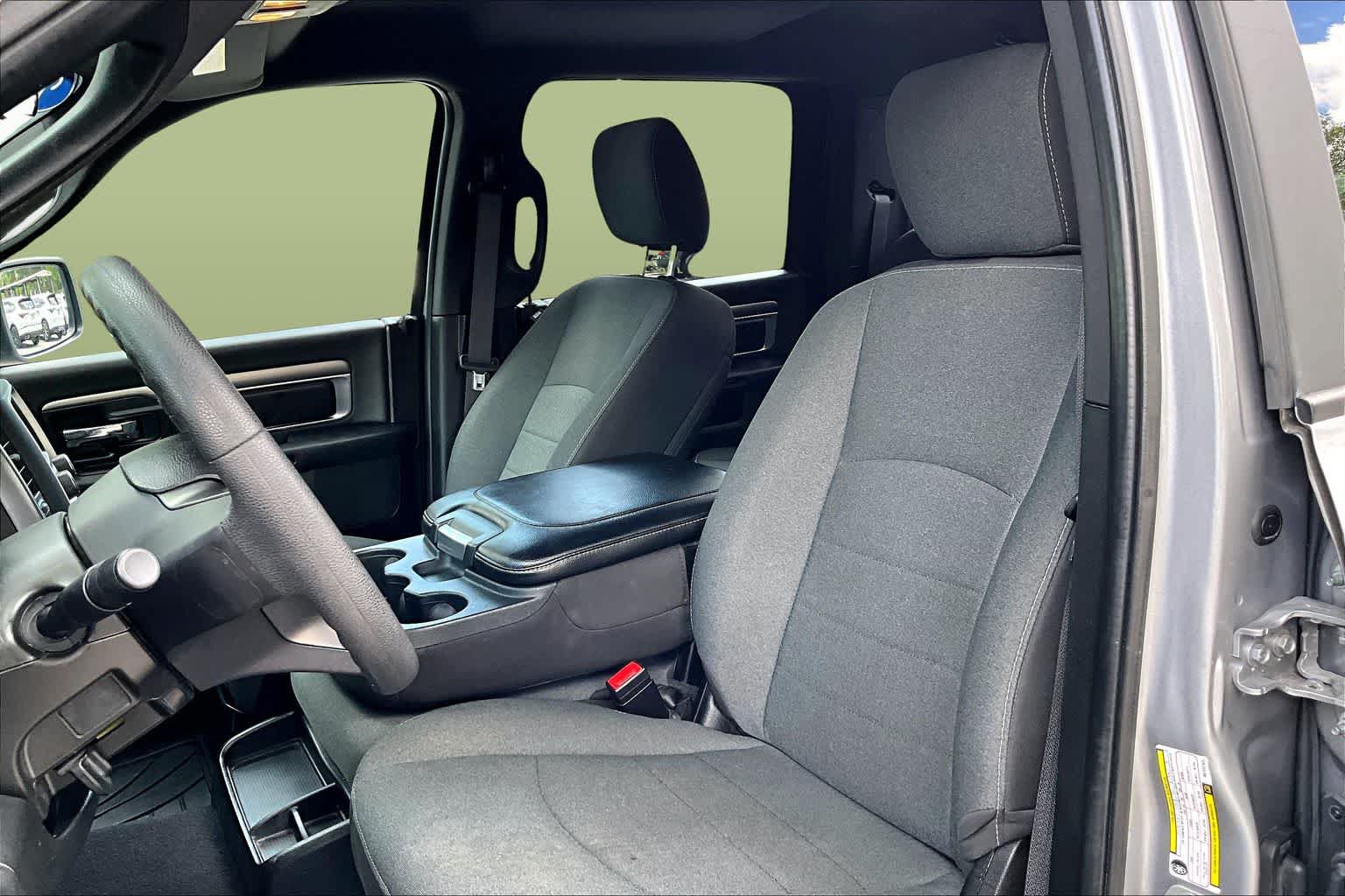 Used 2024 RAM 1500 Warlock RWD image 8