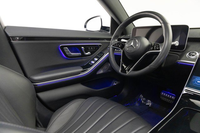 Used 2022 Mercedes-Benz S 500 4MATIC w/ AMG Line Package image 14
