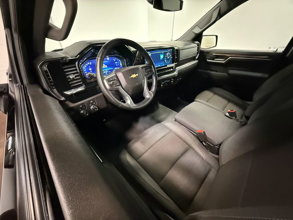 Used 2023 Chevrolet Silverado 1500 LT image 2