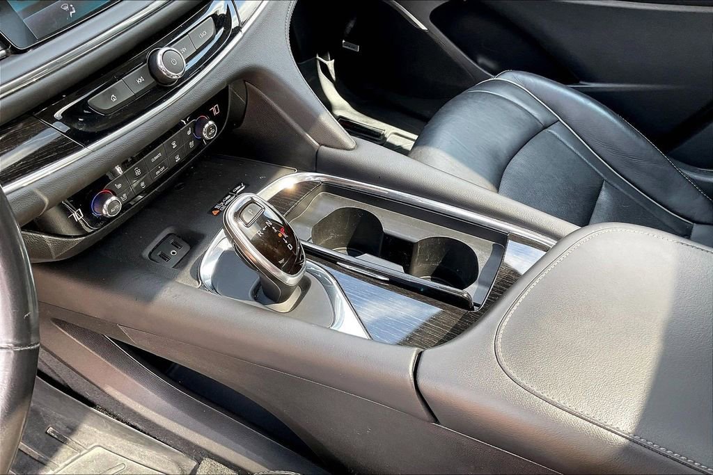 Used 2019 Buick Enclave Avenir w/ LPO, Cargo Package FWD image 16