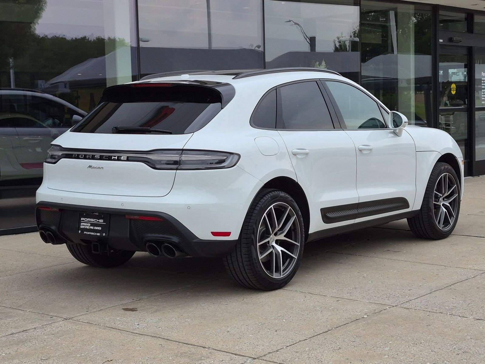 Certified 2026 Porsche Macan AWD/4WD image 9