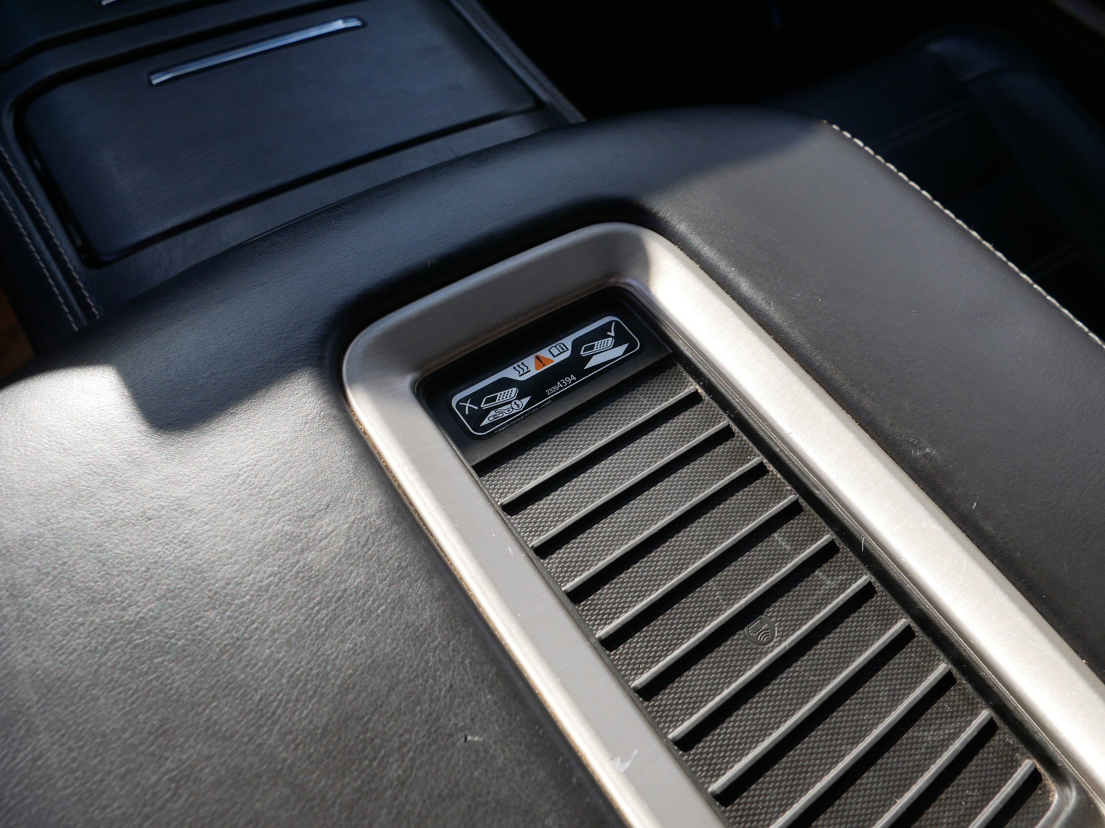 Used 2020 GMC Yukon Denali w/ Denali Premium Package image 32