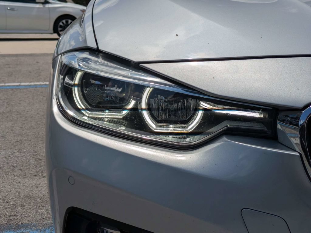Used 2018 BMW 320i xDrive Sedan AWD/4WD image 10
