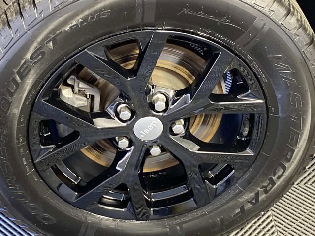 Used 2022 Jeep Grand Cherokee L Limited w/ Luxury Tech Group II image 32