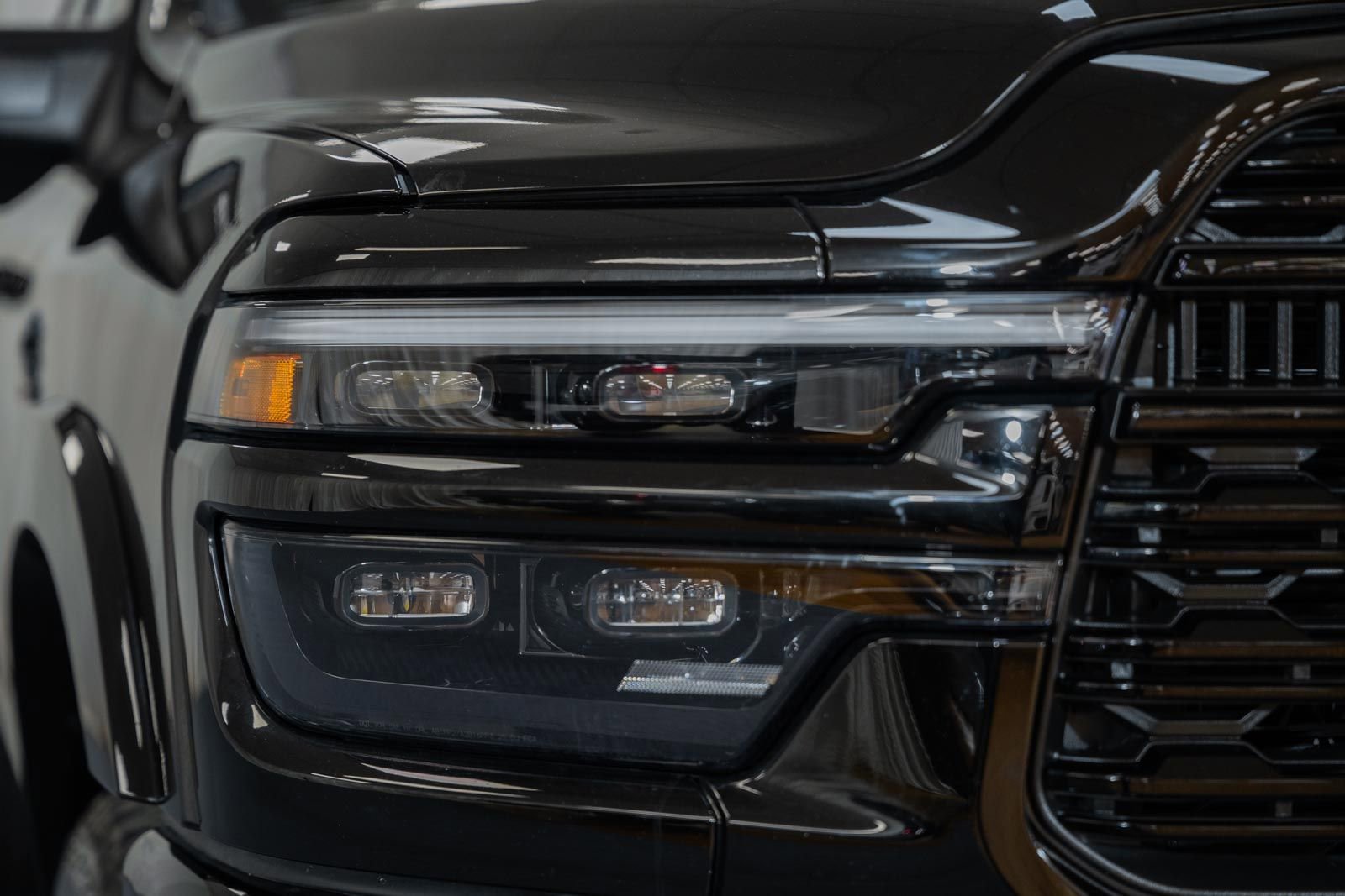 Used 2025 RAM 2500 Limited AWD/4WD image 17