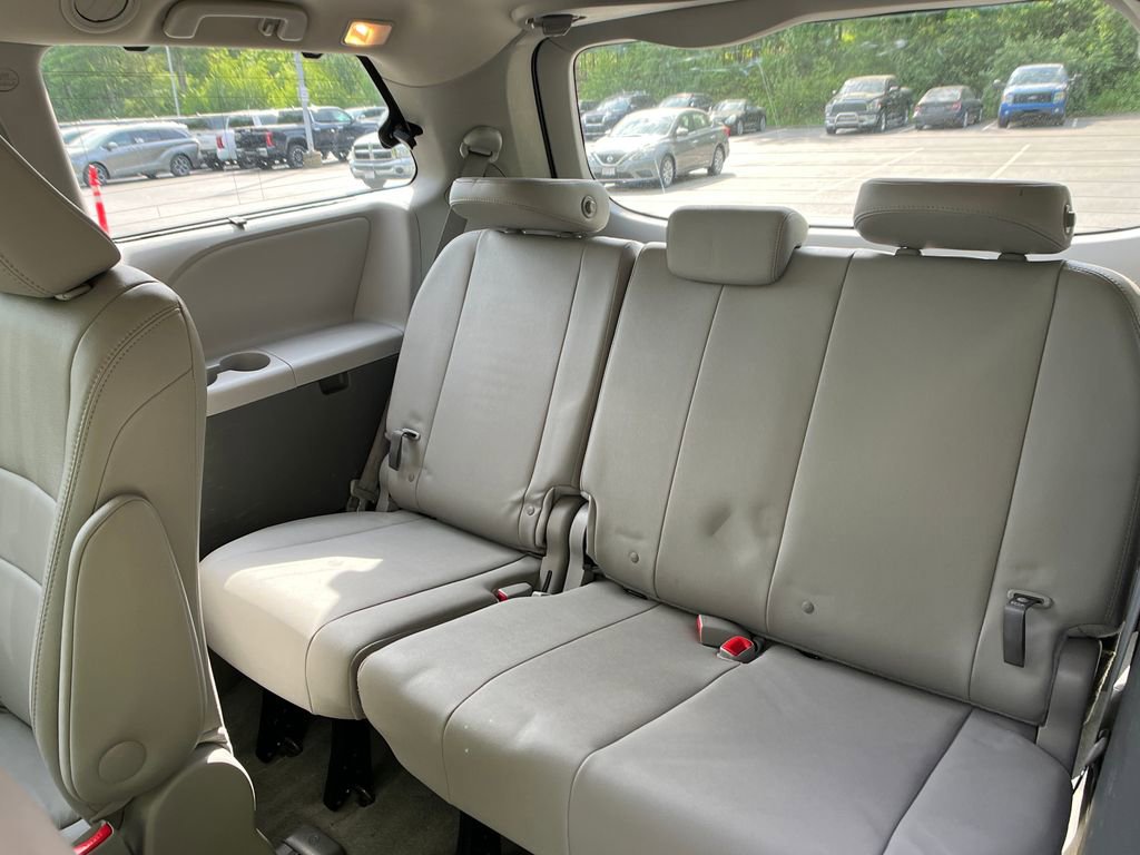 Used 2017 Toyota Sienna XLE Premium AWD/4WD image 23