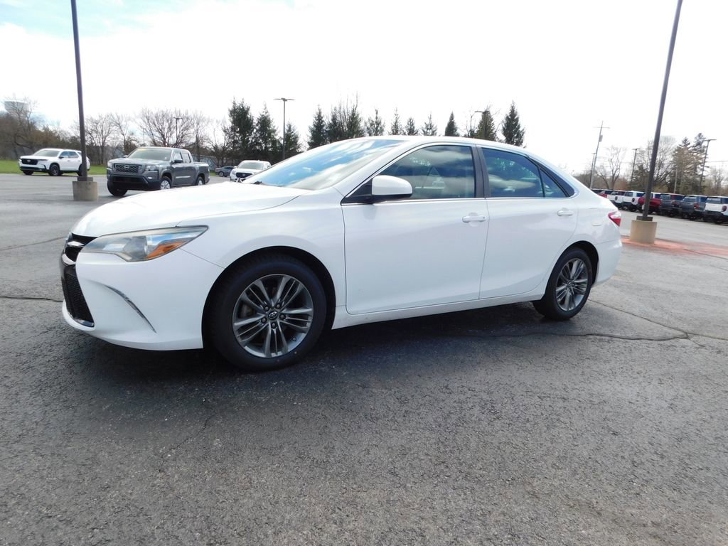 Used 2016 Toyota Camry SE w/ Moonroof Package image 7