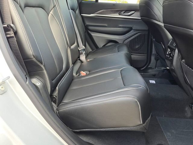 New 2025 Jeep Grand Cherokee Limited w/ Luxury Tech Group II image 10