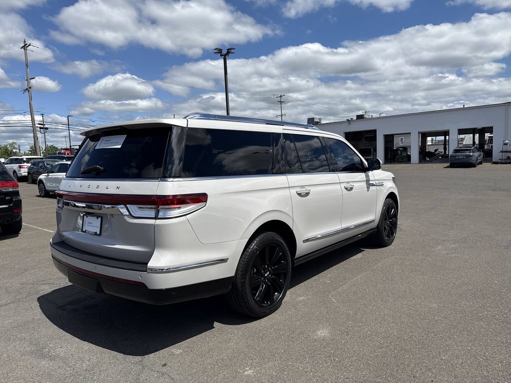 Certified 2023 Lincoln Navigator L Reserve AWD/4WD image 5