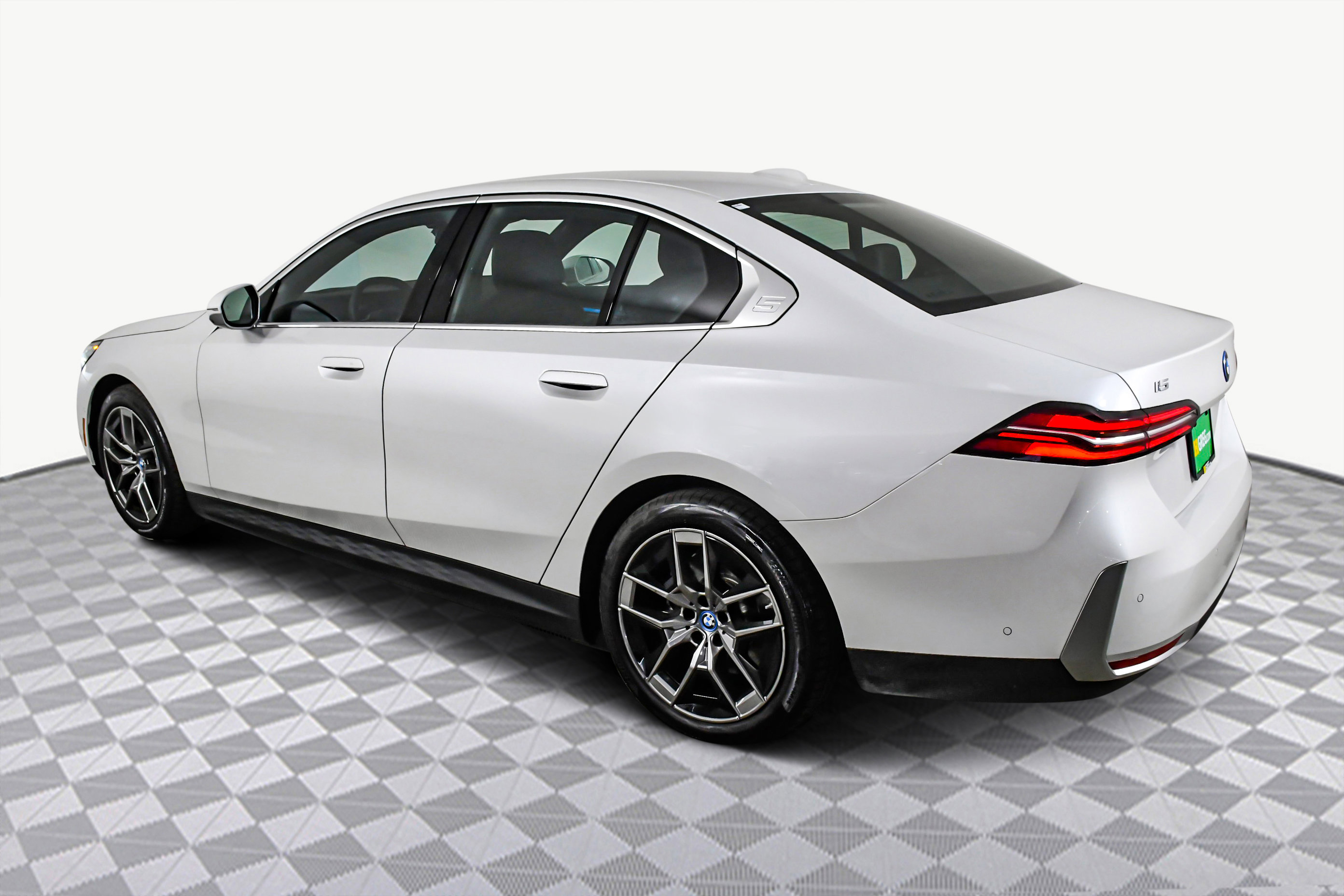 Used 2025 BMW i5 eDrive40i image 6