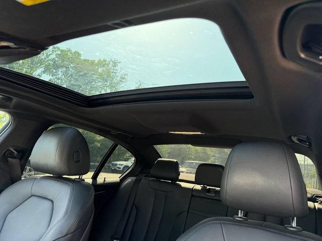 Used 2019 BMW 530e xDrive AWD/4WD image 7