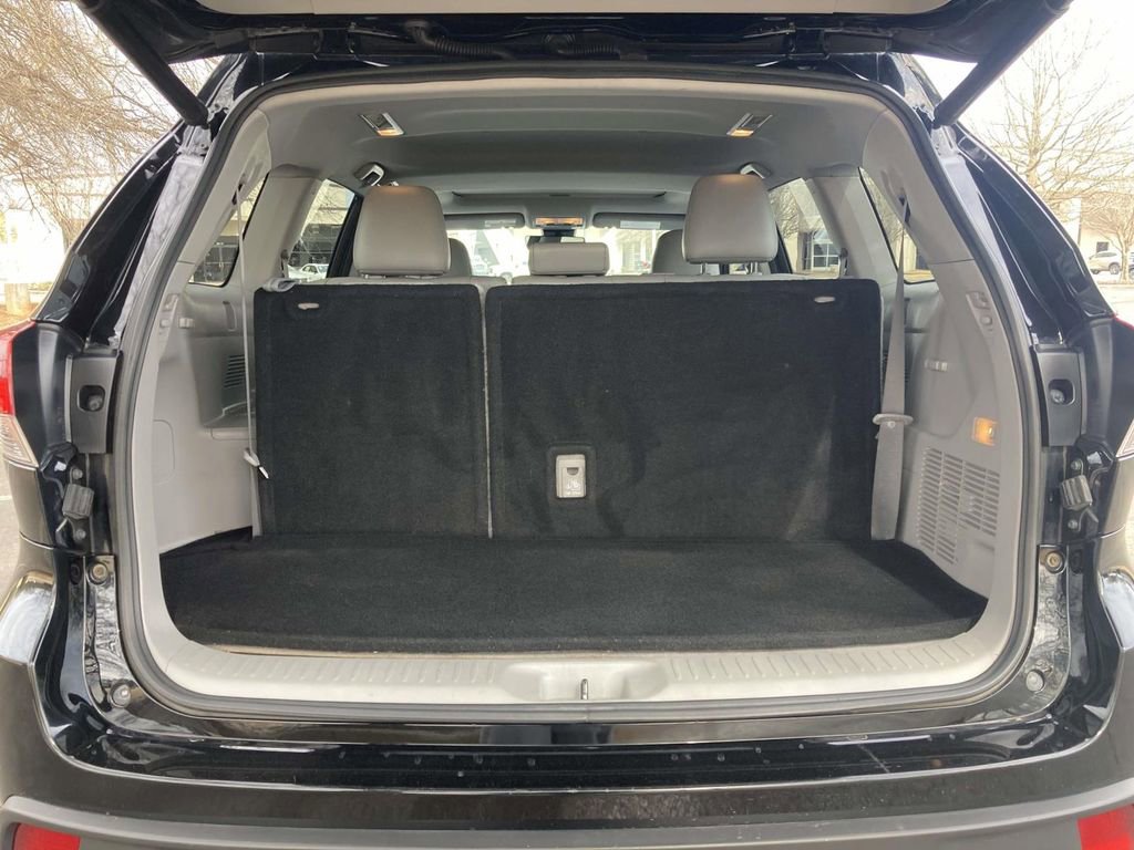 Used 2017 Toyota Highlander XLE image 8