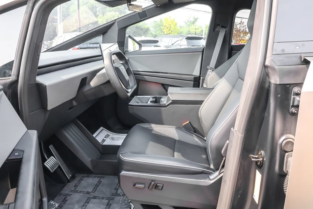 Used 2024 Tesla Cybertruck AWD Crew Cab image 4