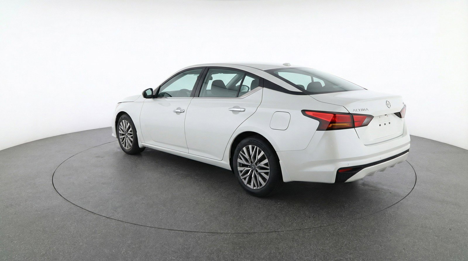 Used 2025 Nissan Altima 2.5 SV image 6
