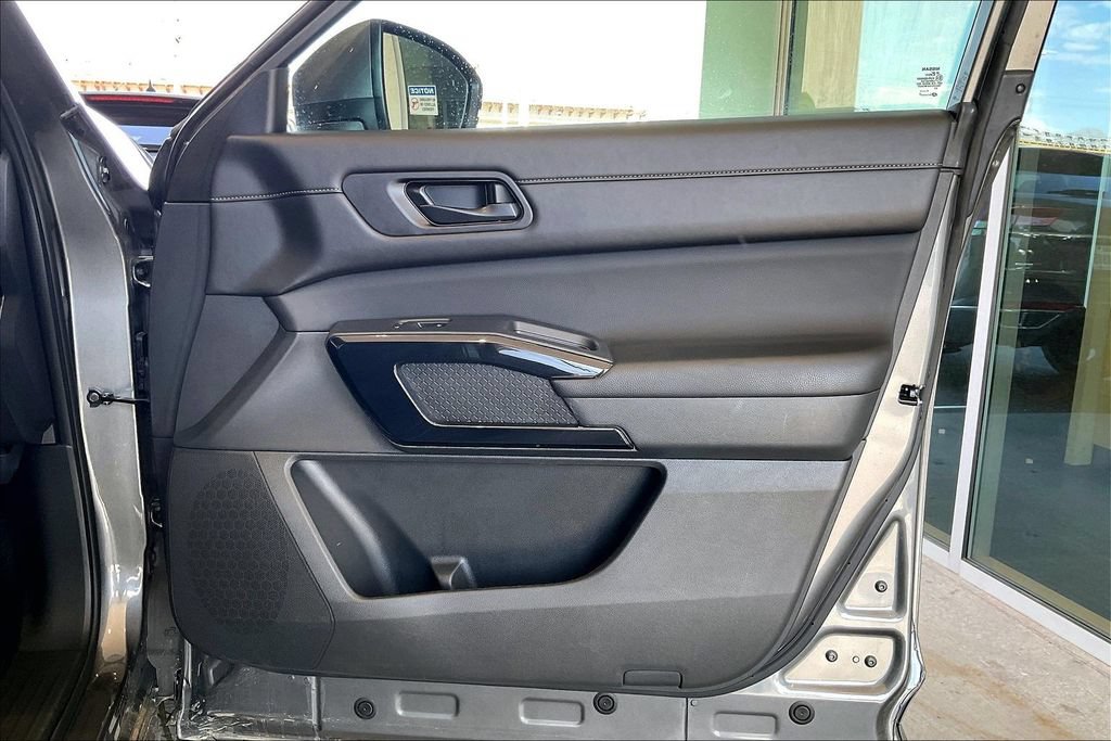 Used 2025 Nissan Pathfinder SV AWD/4WD image 23