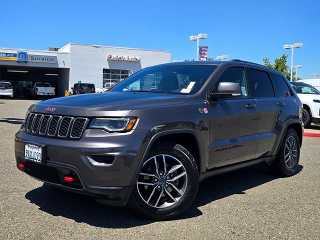 Used 2017 Jeep Grand Cherokee Trailhawk w/ Trailhawk Luxury Group AWD/4WD image 3