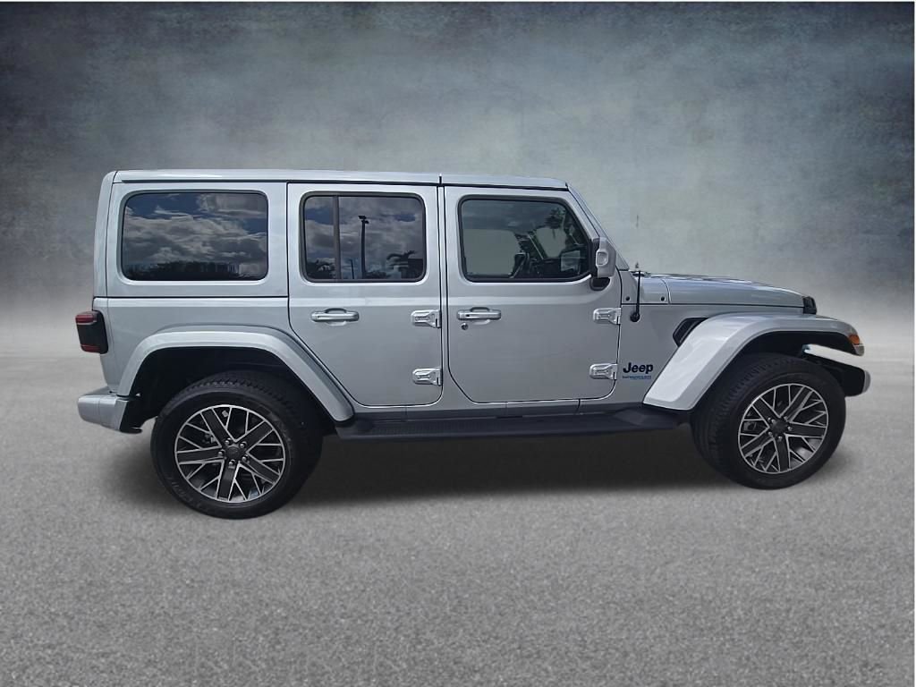 Used 2022 Jeep Wrangler Unlimited Sahara image 4