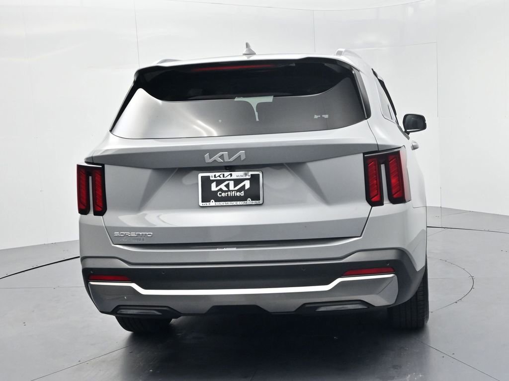 Certified 2024 Kia Sorento S FWD image 7
