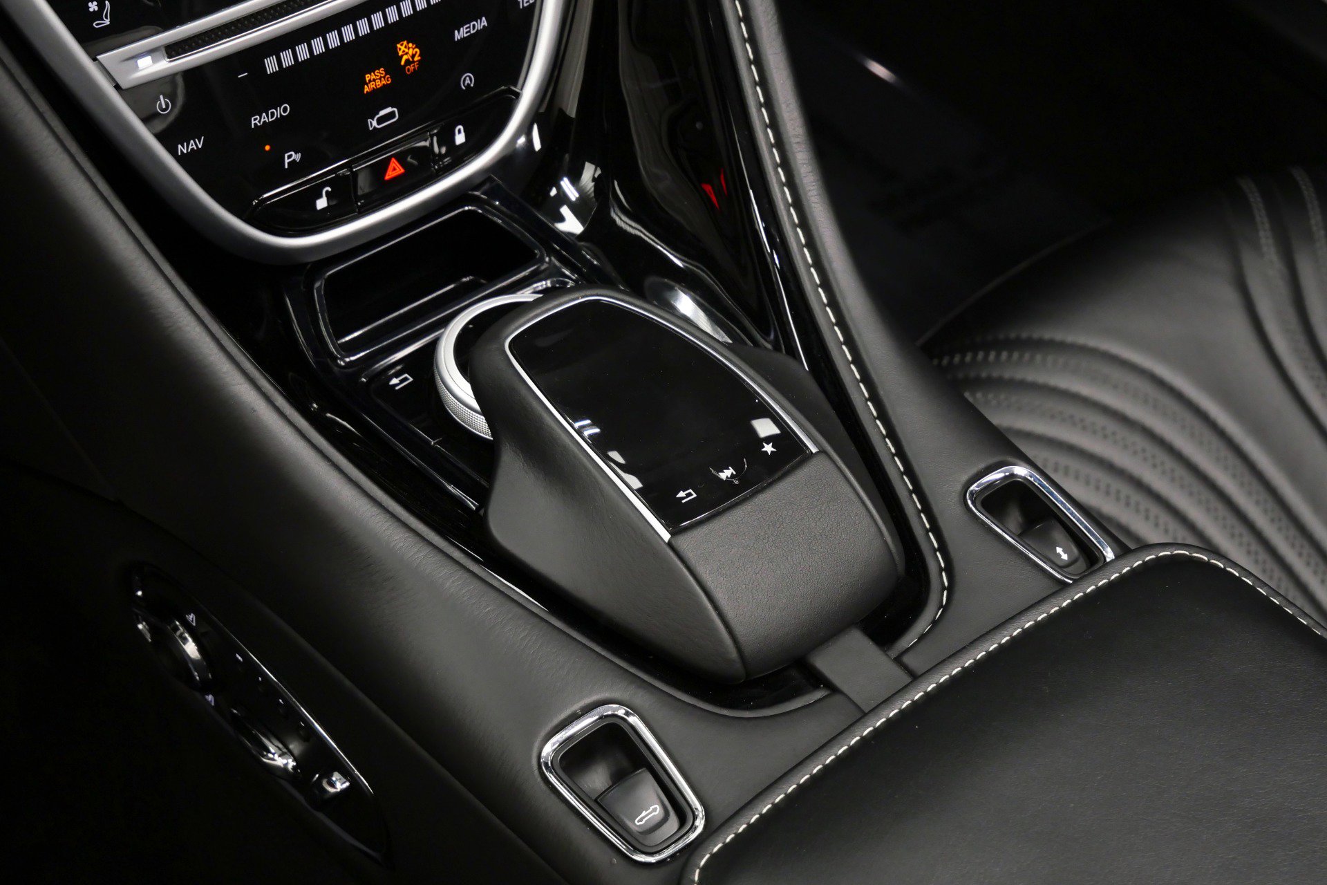 Used 2019 Aston Martin DB11 Volante image 28