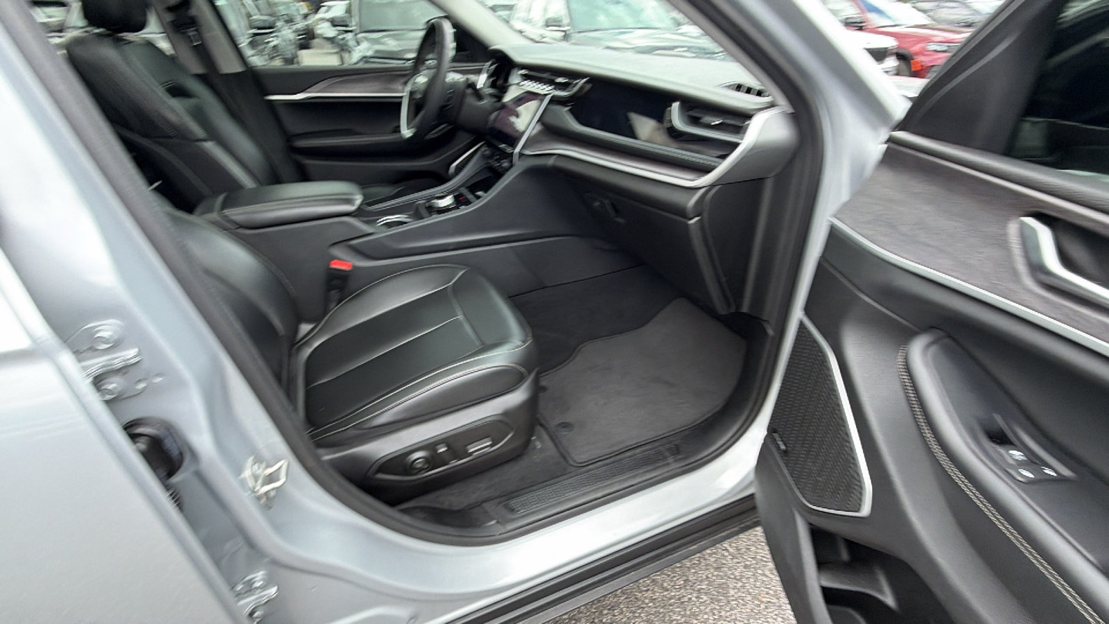 Used 2023 Jeep Grand Cherokee 4WD 4xe image 19