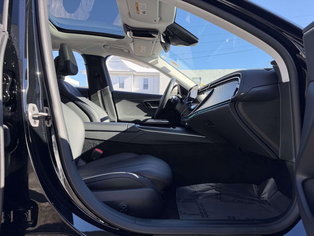 Used 2024 Mercedes-Benz E 350 4MATIC Sedan image 11