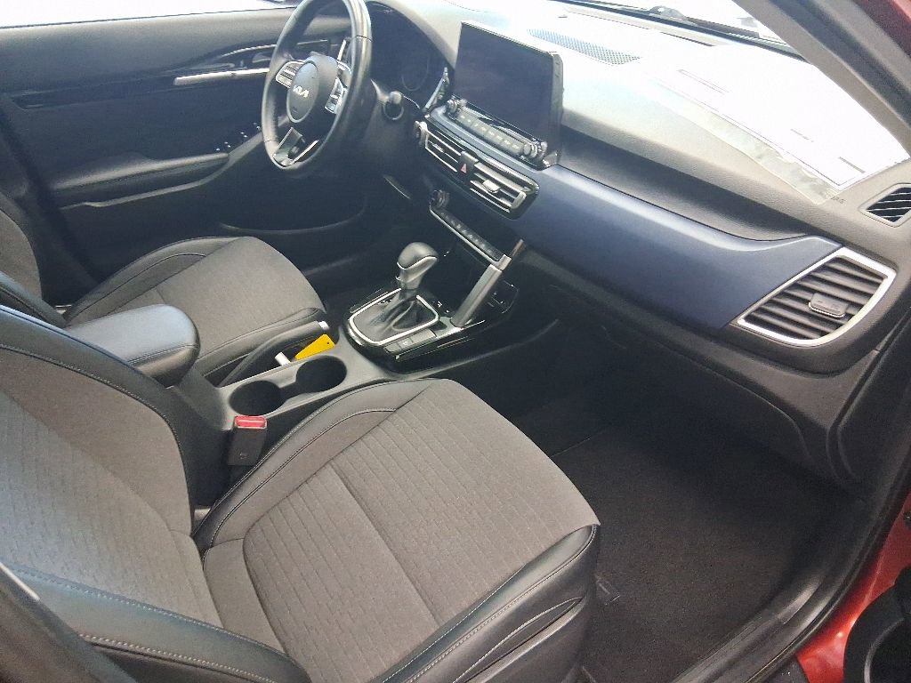 Used 2023 Kia Seltos S w/ Navigation Package FWD image 23
