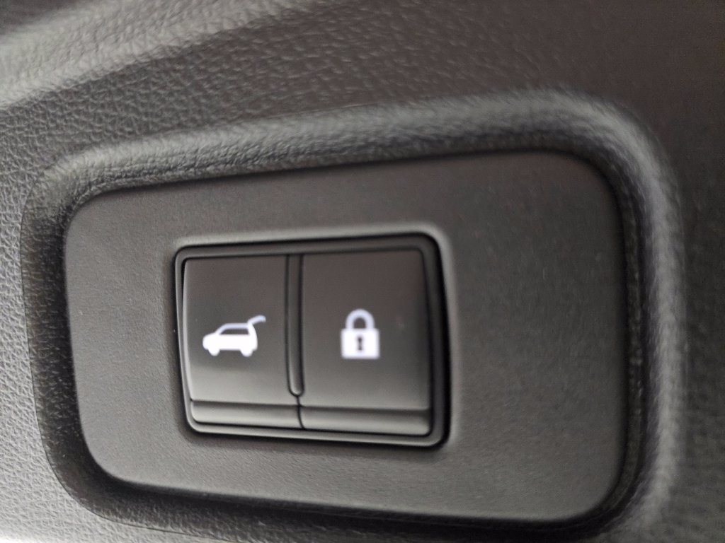 Used 2023 Nissan Pathfinder Platinum AWD/4WD image 26