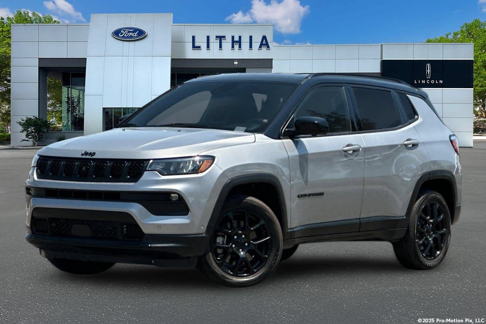 Used 2023 Jeep Compass Latitude w/ Convenience Group AWD/4WD image 1