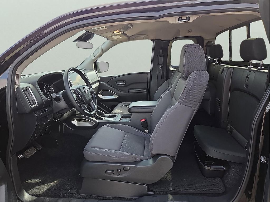 Used 2025 Nissan Frontier SV RWD image 10