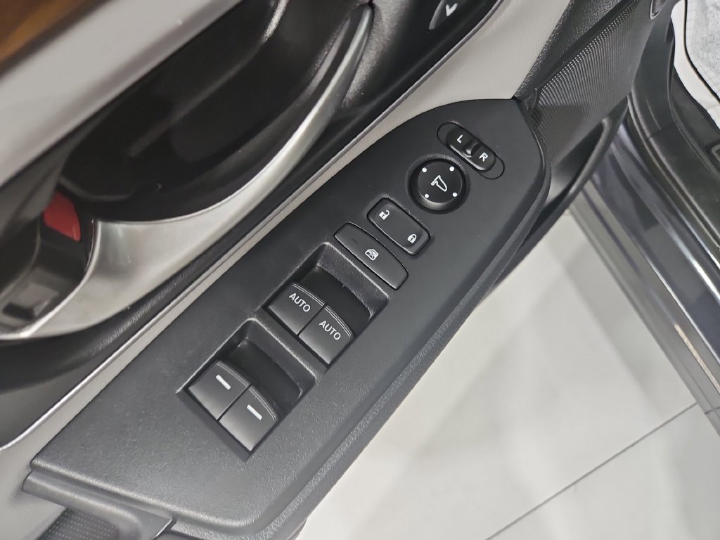 Used 2018 Honda CR-V Touring image 11