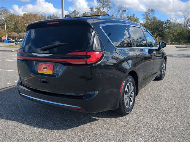 Used 2021 Chrysler Pacifica Touring-L image 4