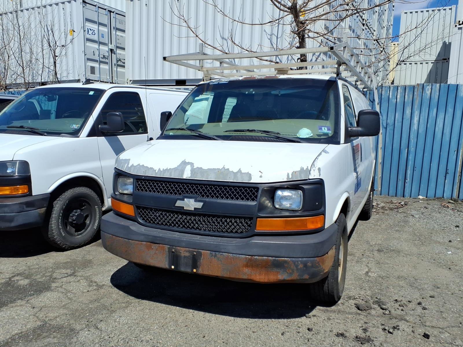 Used 2005 Chevrolet Express 2500 image 3