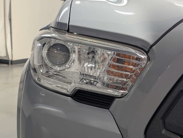 Used 2020 Toyota Tacoma SR5 RWD image 25