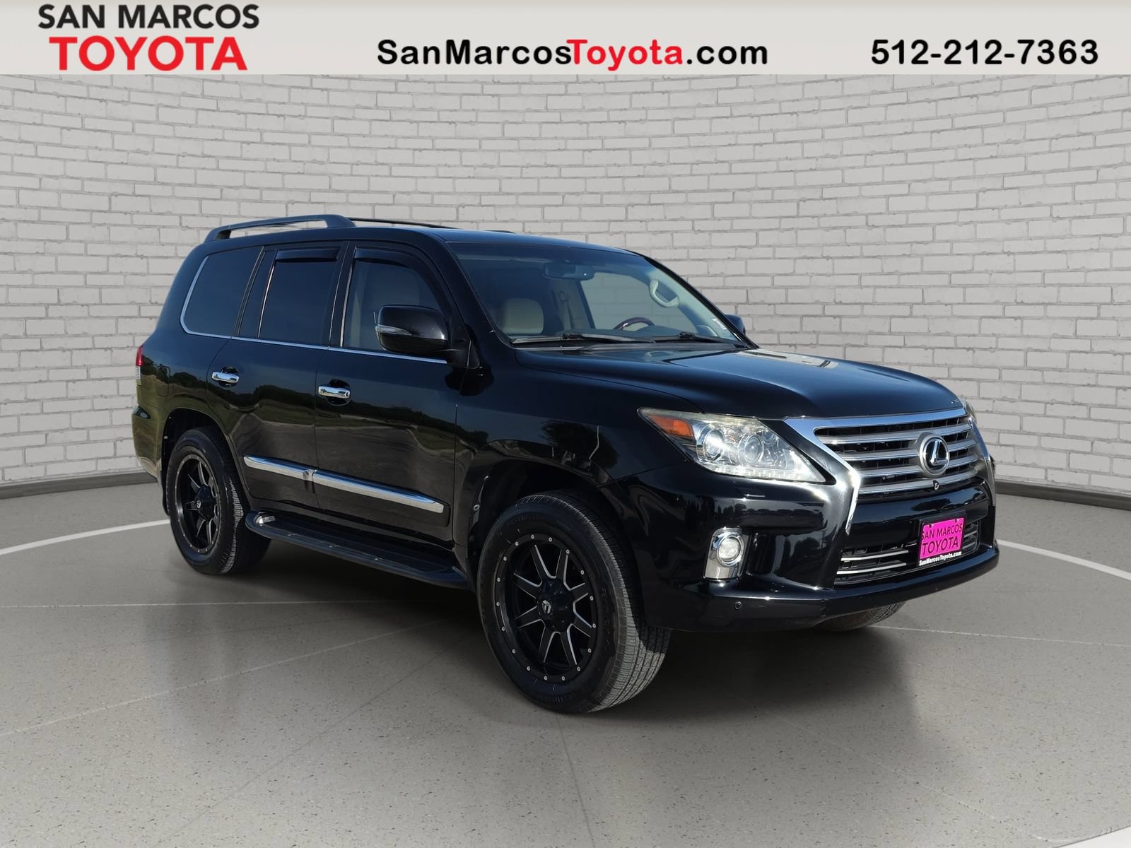Used 2015 Lexus LX 570 4WD w/ Luxury Package image 3