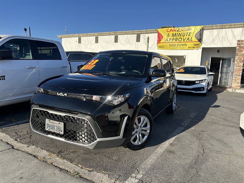 Used 2023 Kia Soul LX FWD image 2