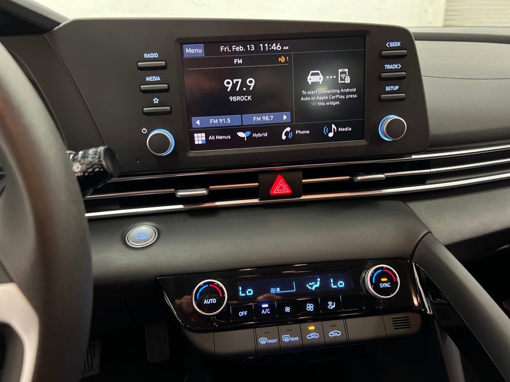 Used 2025 Hyundai Elantra Blue image 18