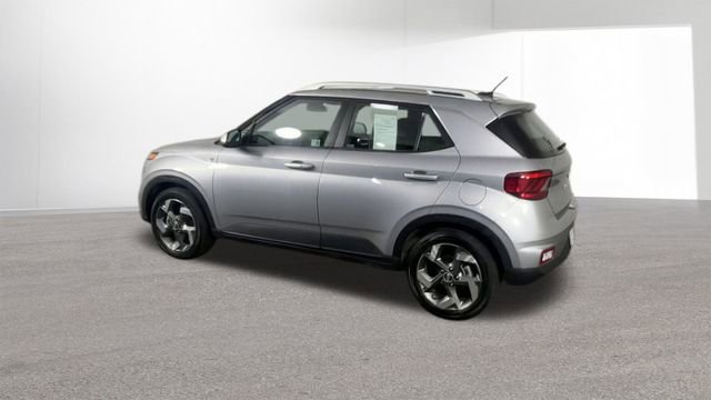 Used 2025 Hyundai Venue SEL image 6