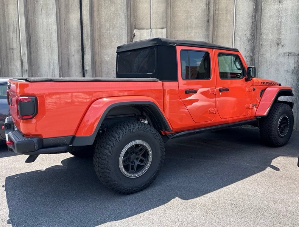 Used 2023 Jeep Gladiator Rubicon w/ LED Lighting Group AWD/4WD image 9