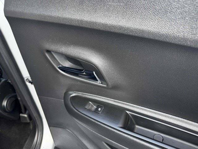 Used 2021 Chevrolet Trax LT w/ Driver Confidence Package AWD/4WD image 44